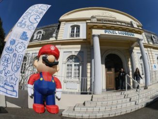 A travers les différentes salles thématiques, les visiteurs pouvaient observer plus de 20.000 objets et jouer à des jeux vidéo.