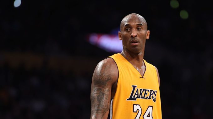 kobe-bryant-joueur-nba-lakers Kobe Bryant, mort dans un accident d'hélicoptère en janvier dernier, sera parmi les trois vedettes de la NBA à figurer sur la jaquette du jeu vidéo "NBA 2K21"