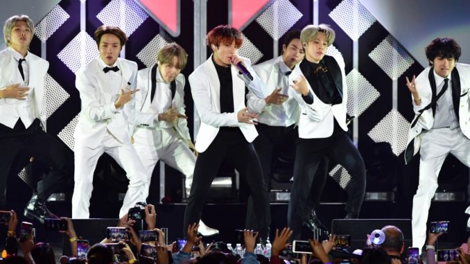 KIIS FM's iHeartRadio Jingle Ball 2019 - Show Fortnite, BTS devoilera son clip Dynamite dans le jeu video