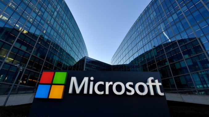 FILES-FRANCE-US-INTERNET-MEDIA-POLITICS-MICROSOFT Microsoft Xbox Series S, console next gen du geant de l informatique