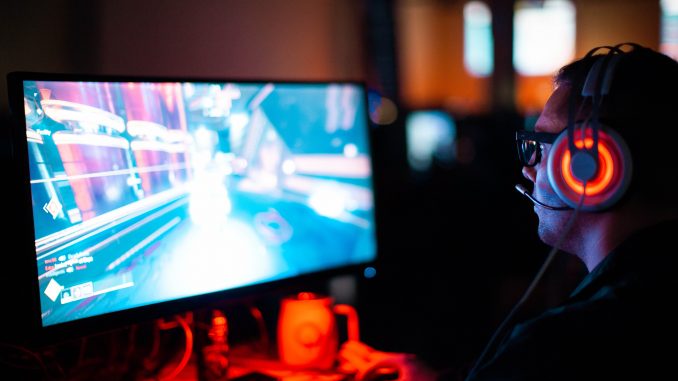 counterstrike-jeuvideo Une personne jouant à un jeu vidéo sur PC