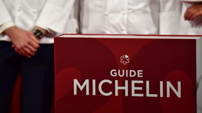 chef-life-guide-michelin-cyanide La représentation du livre rouge Guide Michelin qui a pris part à la conception du jeu Chef Life.