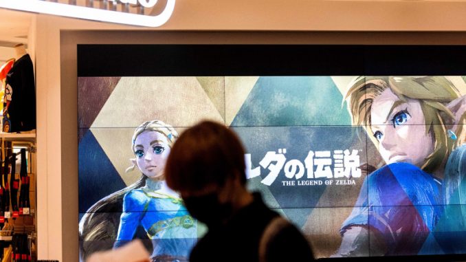 nouveau-zelda-tears-of-the-kingdom L’affiche d’un épisode de Zelda, un des jeux vidéo star de Nintendo qui vient de sortir récemment son dernier opus « Tears of the Kingdom ».