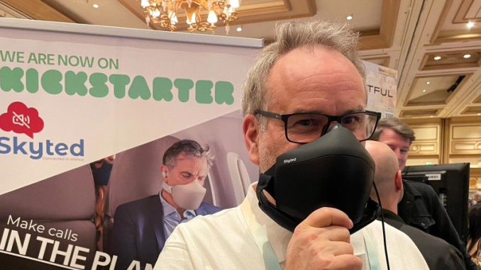 Stéphane Hersen, fondateur de Skyted et créateur du masque silencieux, un des accessoires connectés présentés au CES Las Vegas.