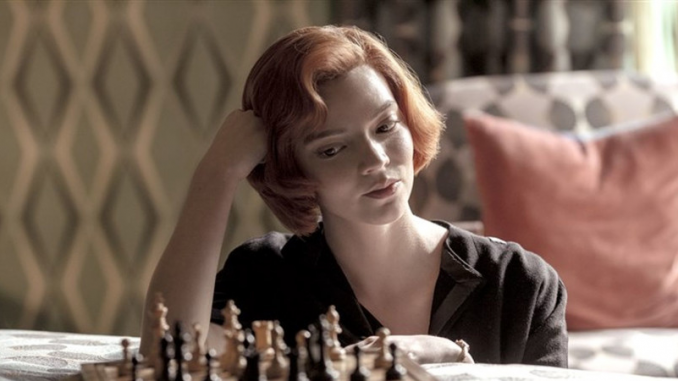 films-et-series-netflix-surcotes-top-10-adaptations-gaming Une scène du film « Le Jeu de la Dame », un des films et séries Netflix surcotés.