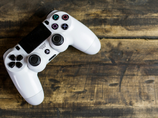 Manette de jeu.