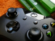 Manette de jeu noire.
