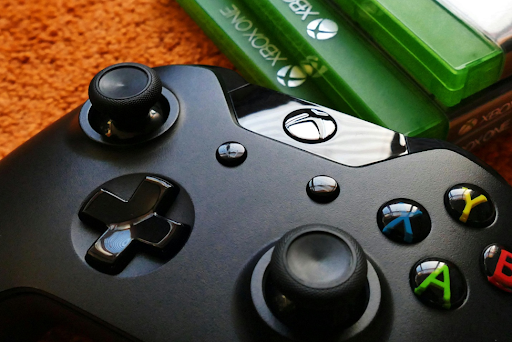 Manette de jeu noire. Manette de jeu noire.