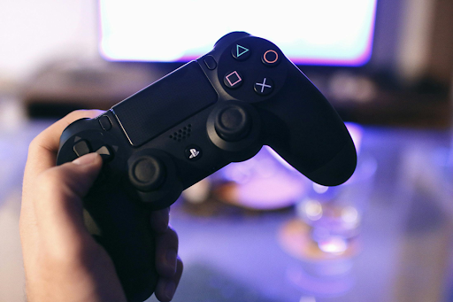 Manette de jeu pour PlayStation. Manette de jeu pour PlayStation.