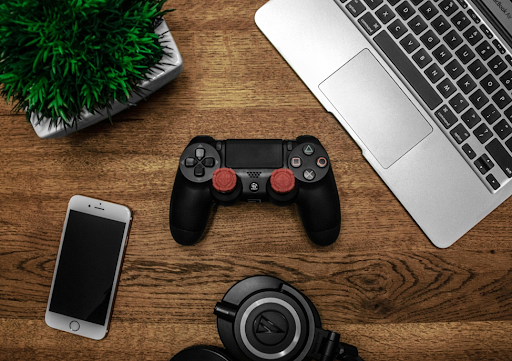Manette et PC.