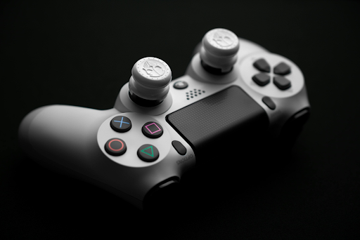 Manette de jeu grise. Manette de jeu grise.