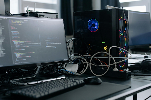 Des matériels informatiques. Des matériels informatiques.