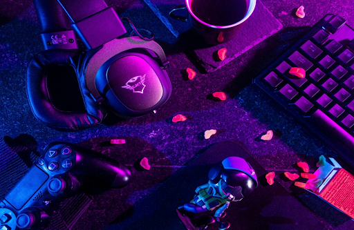 Flatlay d'équipements de jeu.