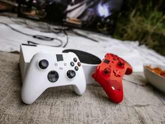 Manette blanche et rouge.