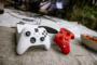 Manette blanche et rouge.