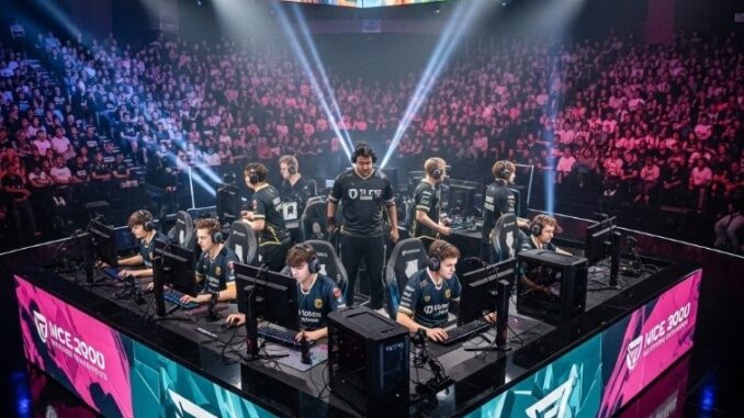 competition-esport Compétition esport 2025 avec professionnels gaming sur scène devant public massif