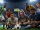 Des gamers qui joue à un jeu vidéo de football