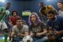 Des gamers qui joue à un jeu vidéo de football
